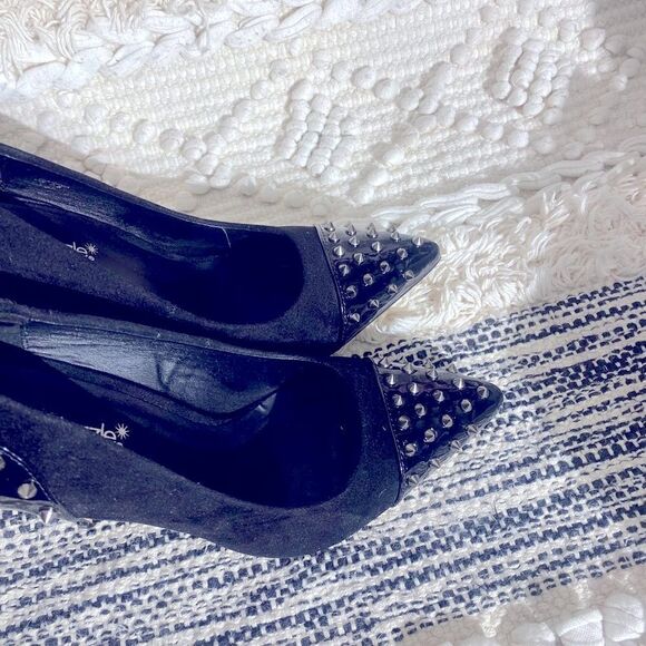 Shoedazzle Size 7.5 Black spike shoes - Picture 5 of 8